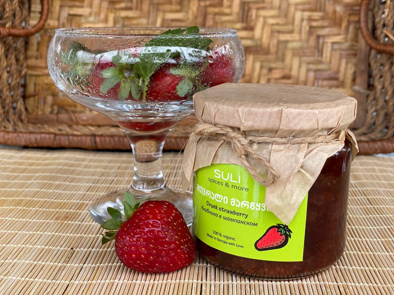 Strawberries <br />in Champagne